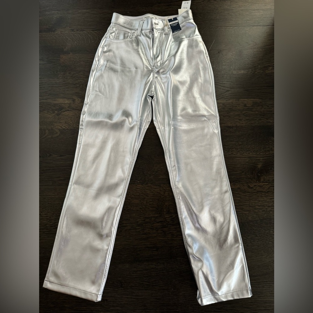Abercrombie & Fitch 90s Straight leg high-rise vegan silver leather pants 26s
